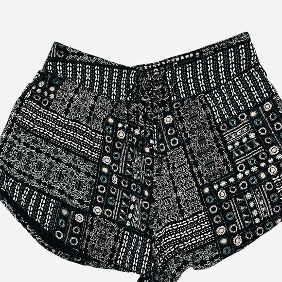 Wild Pearl Casual Boho  Print Pull On Shorts Size Medium - Picture 6 of 7
